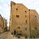 Imagen para el artículo titulado Este pueblo italiano ofrece casas a un euro con vistas al Vesubio (y dinero para restaurarlas)